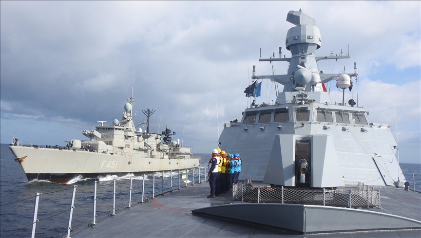 TCG Heybeliada, Yunan gemisi HS Limnos ile eğitim icra etti