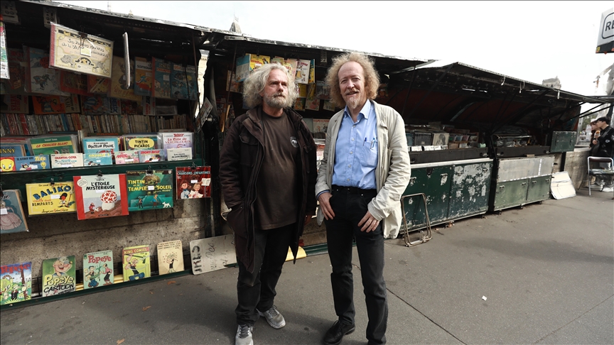 France/JO de Paris: Emmanuel Macron renonce au déplacement des bouquinistes des quais de Seine