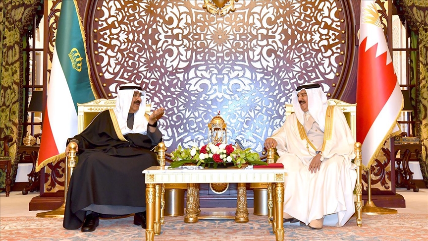 أمير الكويت وملك البحرين يبحثان تعزيز العلاقات وتطورات الإقليم