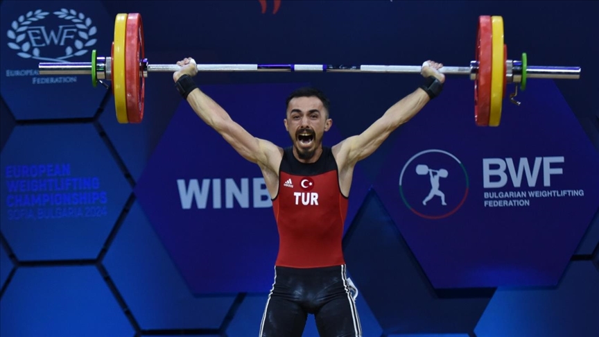Milli halterci Muammer Şahin'den Avrupa Şampiyonası'nda altın madalya