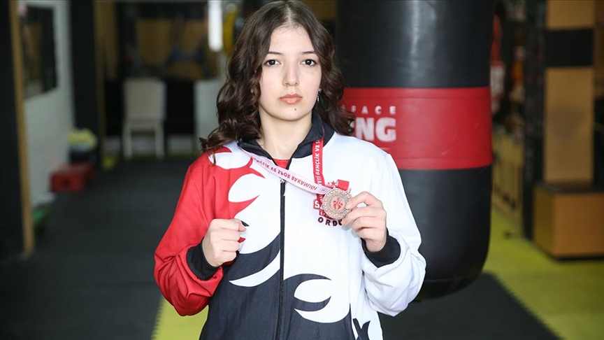 Kick boksçu Beril Özgül, madalya kazanınca baygınlık geçirdiği anı anlattı: Çok şükür sağlığımda bir problemim yok