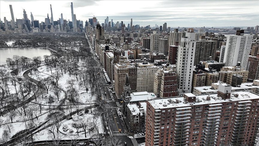 New York'ta kar yağışı yaşamı olumsuz etkiledi