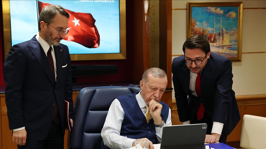 الرئيس أردوغان يصوت لاختيار أفضل "صور الأناضول 2023"