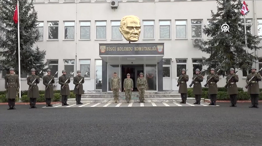 Orgeneral Bayraktaroğlu, 5'inci Kolordu ve 41'inci Komando Tugay Komutanlıklarında incelemelerde bulundu