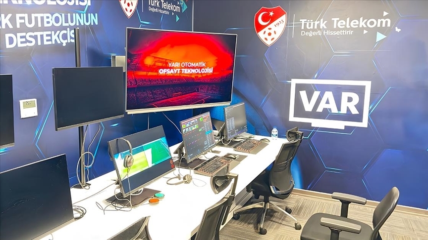 Süper Lig'de VAR pozisyonlarındaki hakem konuşmaları bu hafta yayımlanmaya başlayacak
