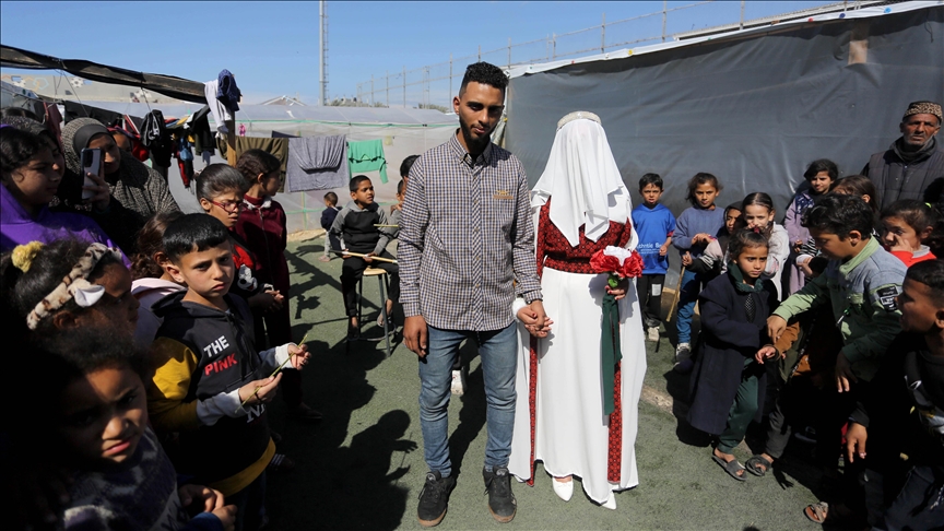 بالزفاف وسط الحرب.. قلب غزة ينبض بالفرح (تقرير)