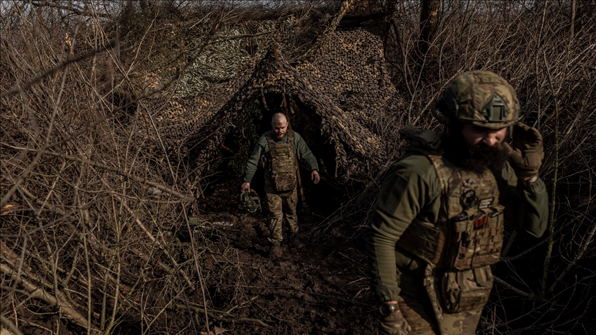 Ukrainian troops withdraw from embattled eastern city