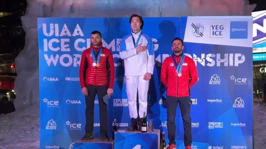 Сборная Монголии заняла первое место на ЧМ по ледолазанию в Канаде