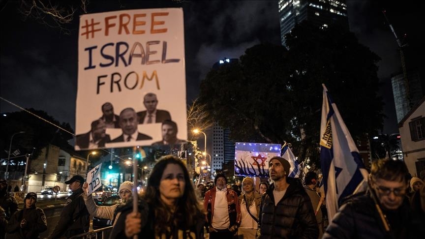 إسرائيل.. مئات أمام مقر إقامة نتنياهو يطالبون بصفقة تبادل أسرى