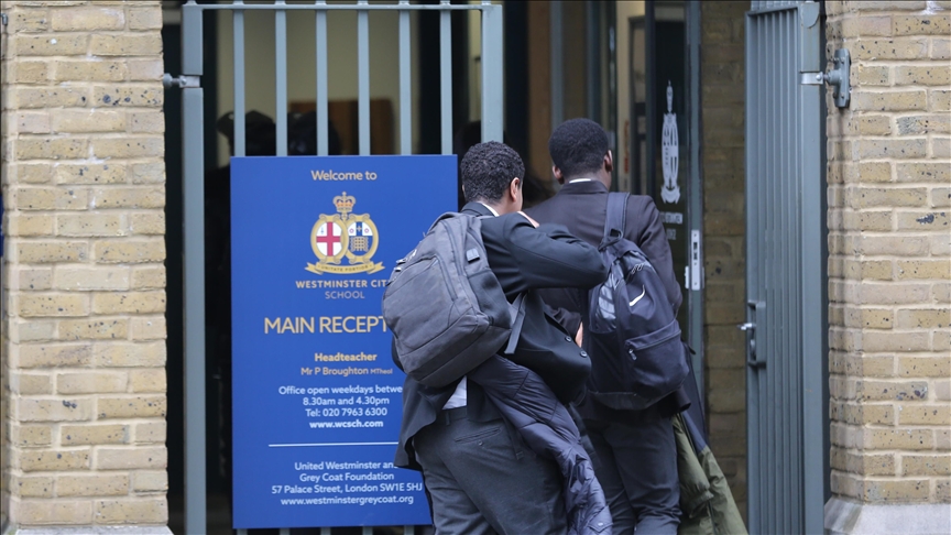 Schools in England asked to prohibit use of cellphones, impose restrictions
