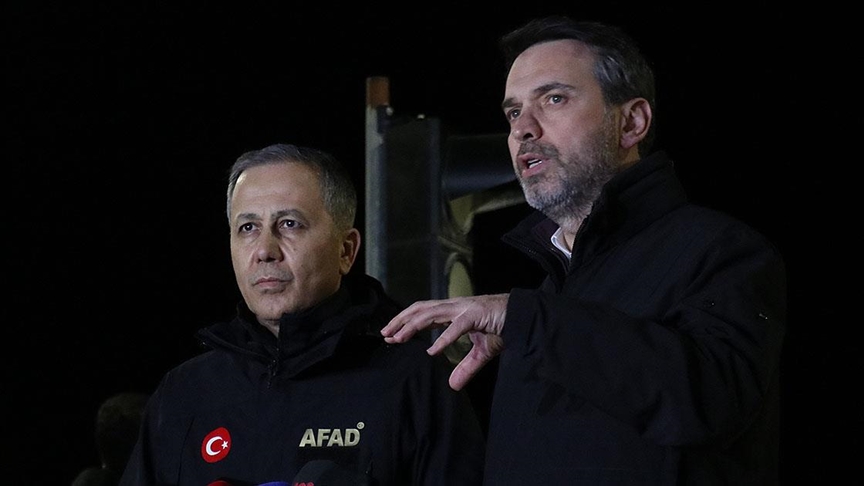 Bakan Bayraktar, Erzincan'daki maden sahasında heyelan riski nedeniyle arama faaliyetlerini durdurduklarını bildirdi