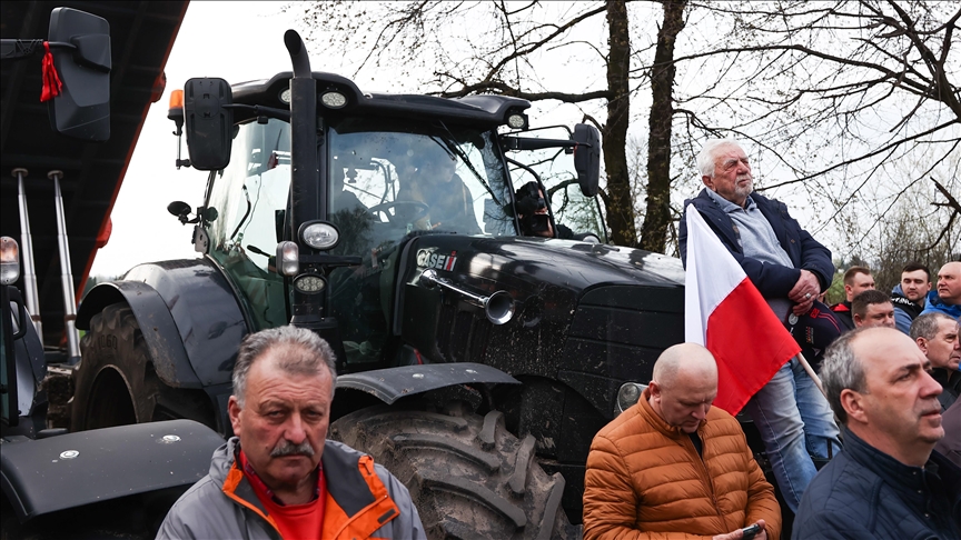 Polish farmers up stakes in protests against Ukrainian grain