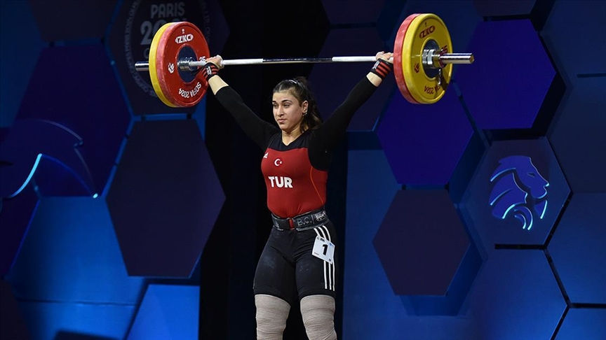 Турецкая тяжелоатлетка завоевала бронзу на чемпионате Европы