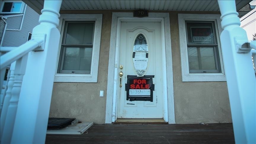 US mortgage applications fall 10% as rate climb back above 7%