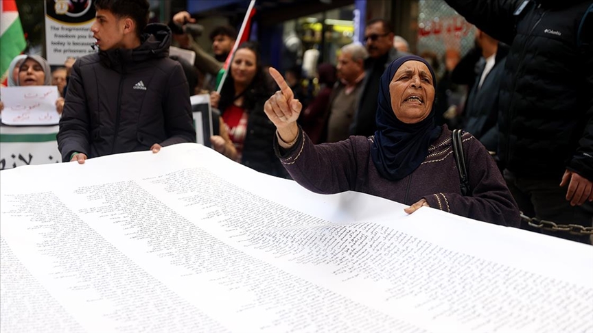 Batı Şeria'da İsrail'in Gazze'ye yönelik saldırıları ve "aç bırakma" politikası protesto edildi