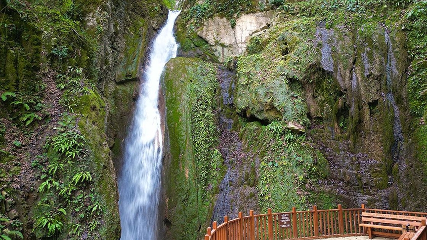 Akçakoca'nın saklı güzelliği Aktaş Şelalesi gezginlerin yeni ekoturizm rotası olacak