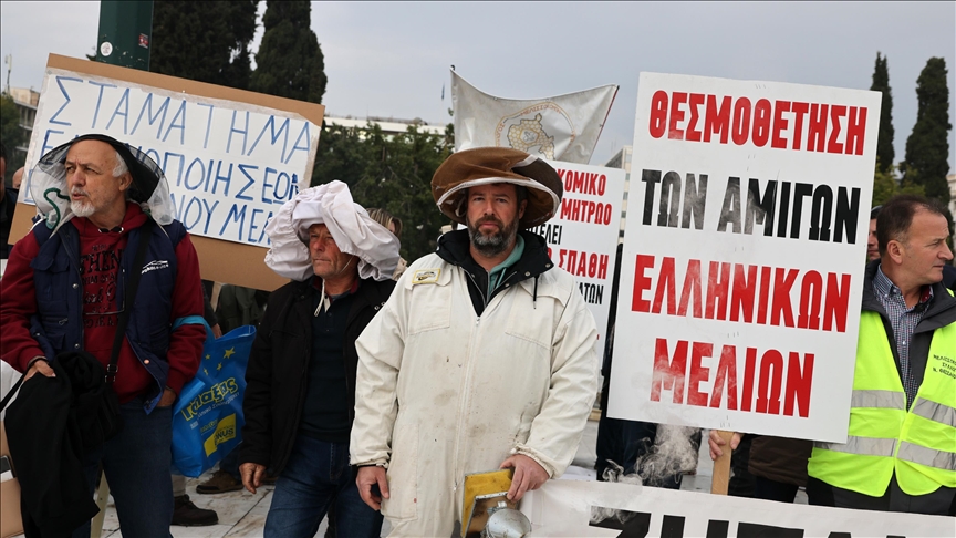 Over 1,000 Greek beekeepers hold protest rally in Athens