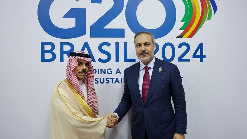 فيدان يلتقي نظيريه السعودي والفرنسي في البرازيل