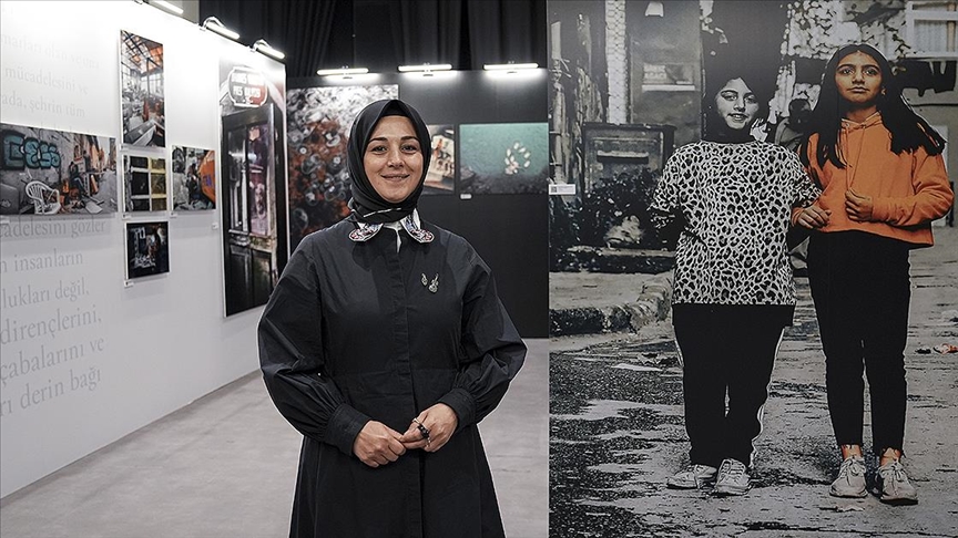 Ayşegül Ekin Odabaşı'nın "Renkli Renksiz" sergisi AKM'de sanatseverlerle buluştu
