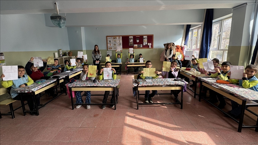 Öğrencilerden vatan nöbetindeki Mehmetçik'e mektup var