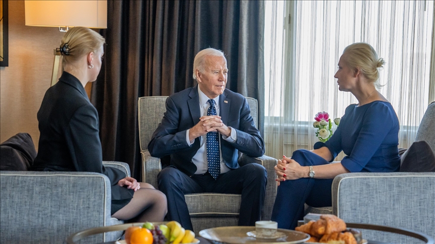 Biden meets with Navalny's widow, daughter behind closed doors, White House says