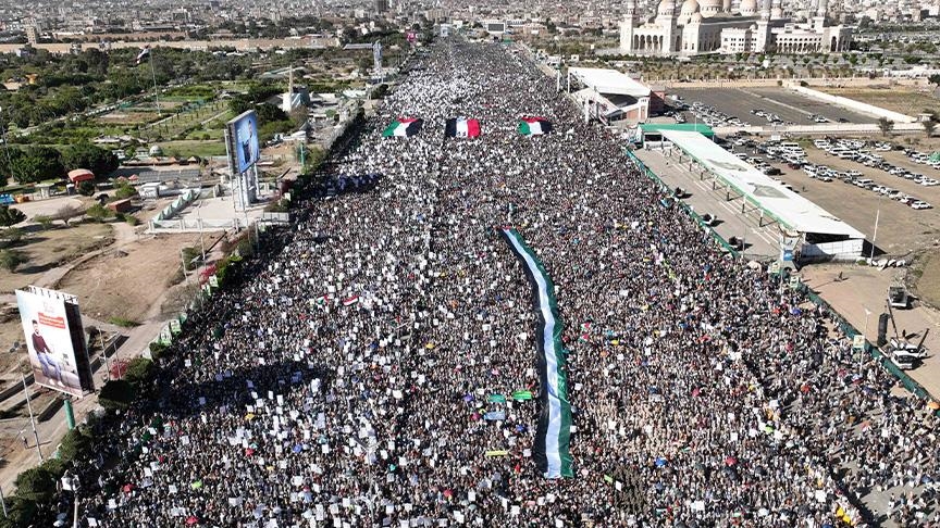 عشرات آلاف اليمنيين يتظاهرون في صنعاء تضامنا مع غزة