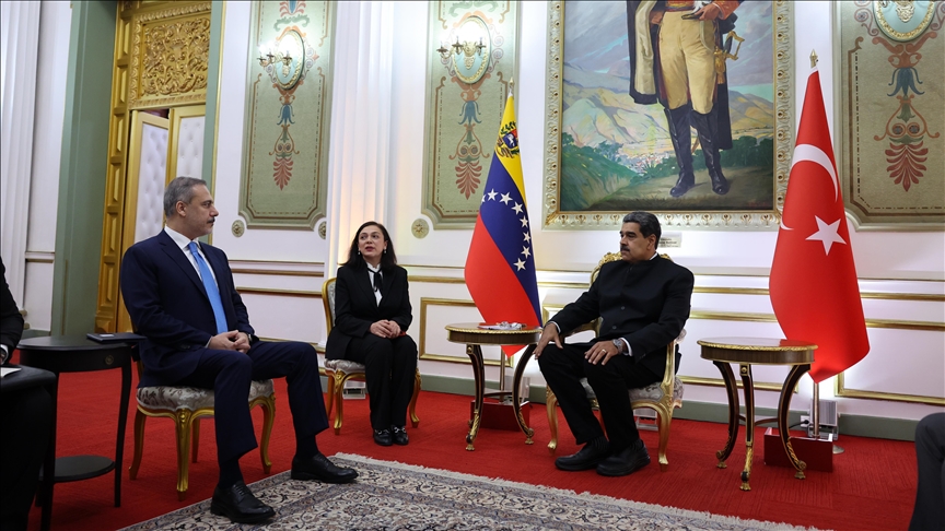Turkish foreign minister meets Venezuelan president in Caracas
