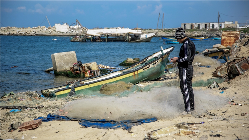 Fuerzas navales israelíes atacan una embarcación pesquera palestino frente a la costa del sur de Gaza