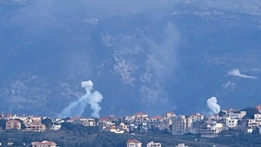 الجيش الإسرائيلي يعلن قصف مجموعة لـ”حزب الله” جنوبي لبنان