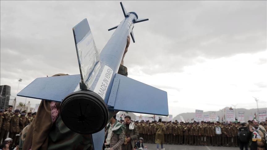 Yemen’s Houthis hits American oil tanker, warships