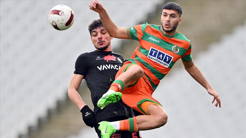 VavaCars Fatih Karagümrük-Corendon Alanyaspor maçı 1-1 sona erdi