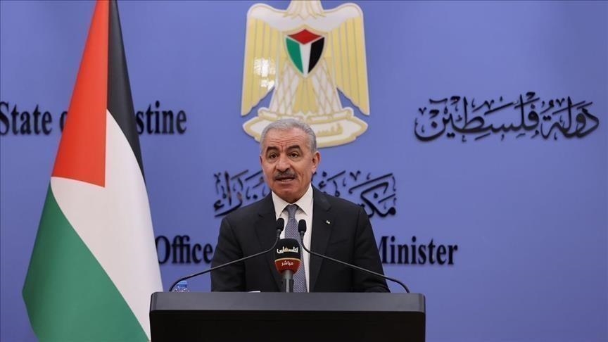 رئيس الوزراء الفلسطيني يقدم استقالة حكومته للرئيس عباس