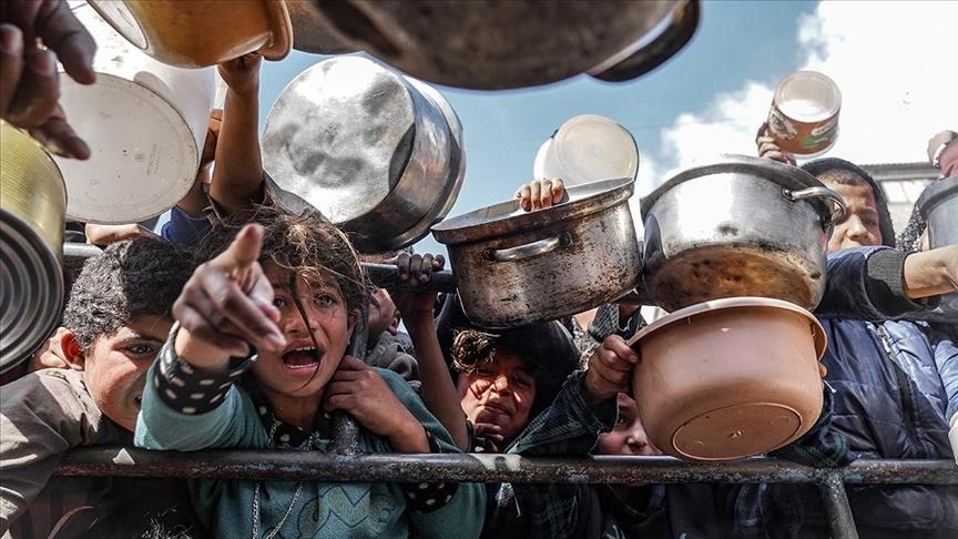 أطفال غزة يصرخون جوعا ولا “حياة لمن تنادي”