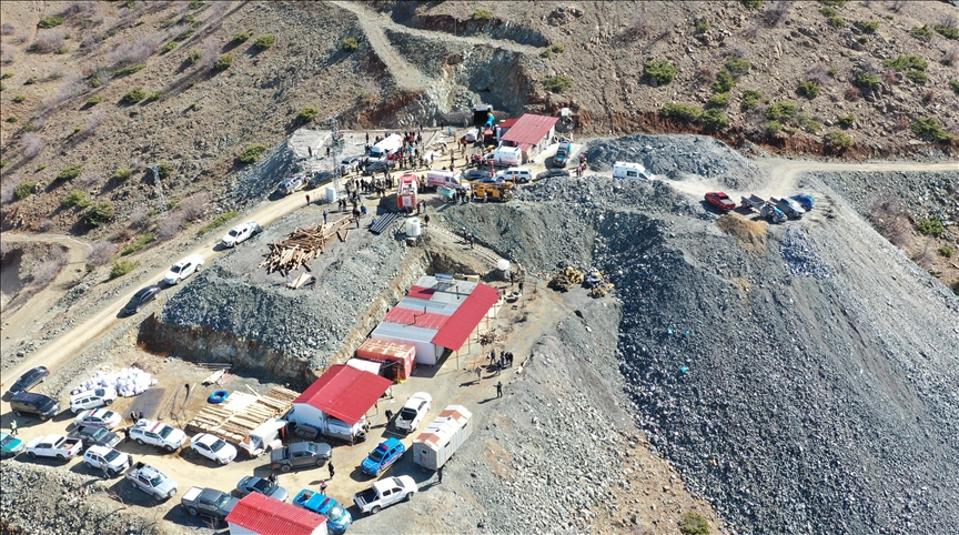 Elazığ Palu'da maden ocağında göçük altında kalan işçiler kurtarıldı