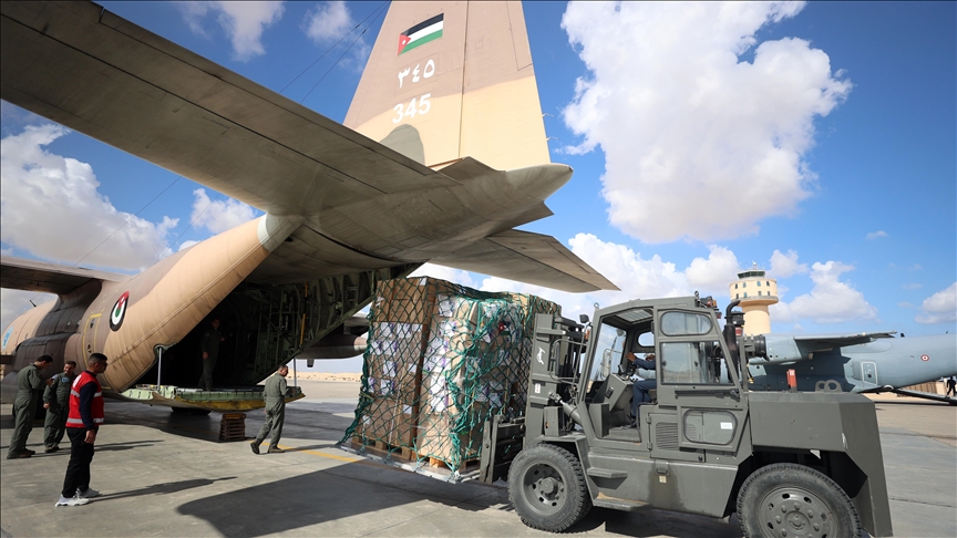 Egypt airdrops humanitarian aid in Gaza Strip