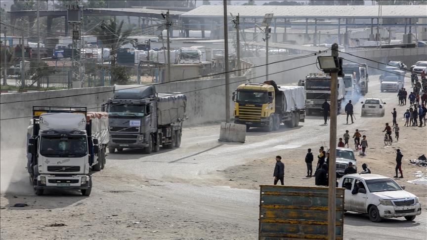 يمينيون إسرائيليون يمنعون دخول شاحنات المساعدات إلى غزة