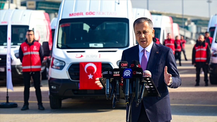 Bakan Yerlikaya: Türkiye genelinde Mobil Göç Noktası araçlarında toplam 286 bin 102 yabancının kontrolleri yapıldı