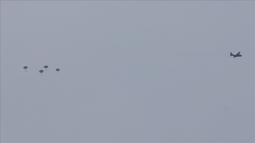 ВВС Иордании сбросили на парашютах гумпомощь для больницы в Газе