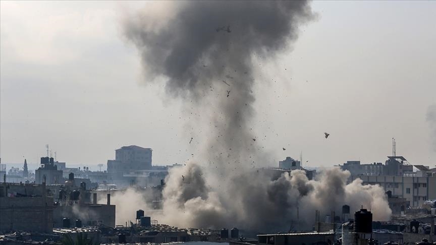 Fatalities as Israeli forces shell crowd waiting for aid in Gaza