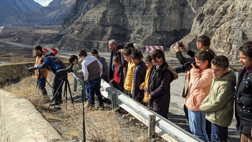 Erzurum'da ilkokul öğrencileri Tortum Gölü'nde kuş gözlemi yaptı