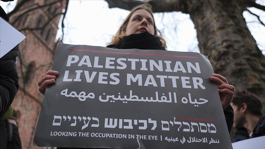 Berlin'de yaşayan İsrailliler, Gazze’de ateşkes talebiyle gösteri düzenledi