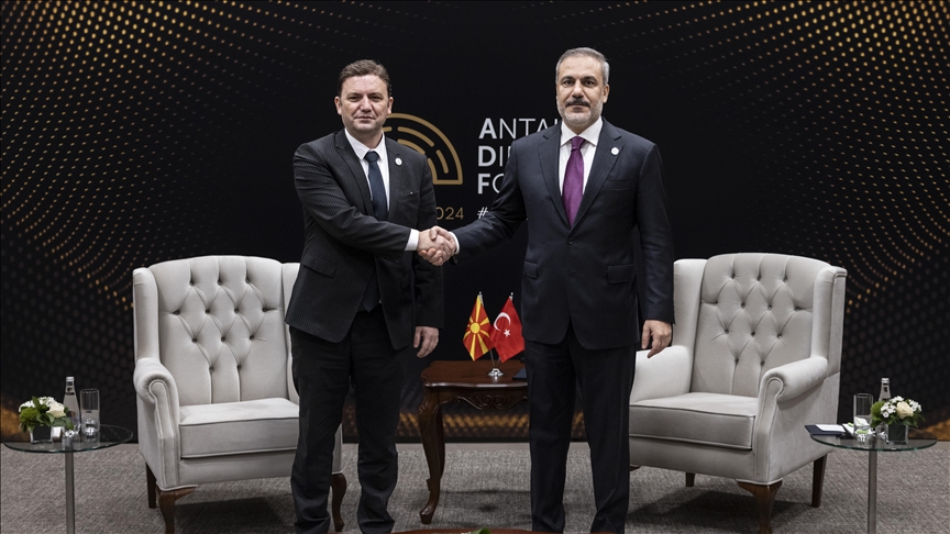 Турскиот министер Фидан во Анталија оствари средба со министерот Османи
