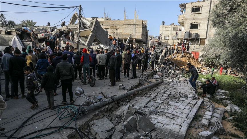 Scores killed, injured in new Israeli attack on Gazans waiting for humanitarian aid