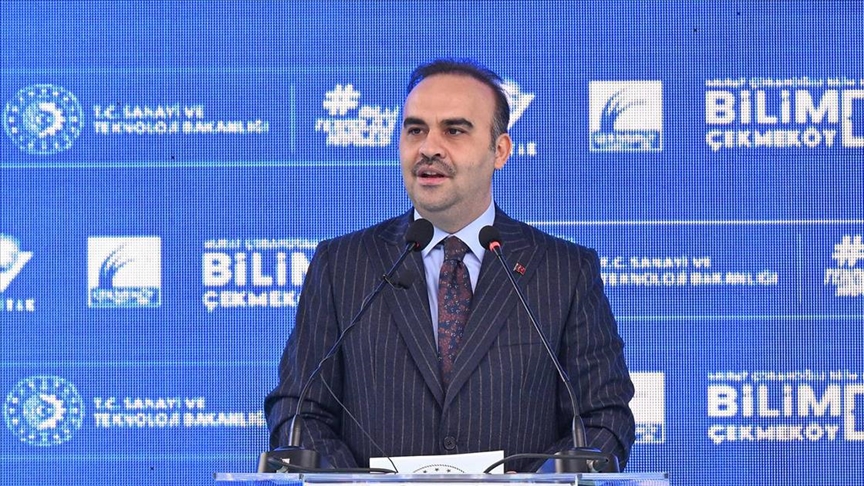 Bakan Kacır: Ay-yıldız kutuplarda. 8. Ulusal Antarktika Bilim Seferi'ni tamamlayan bilim insanlarımız ülkemize döndü