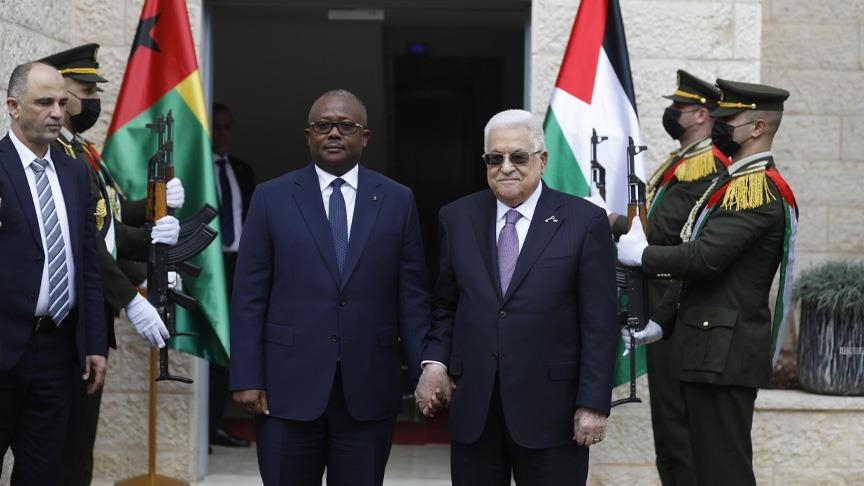 عباس يبحث تطورات الحرب على غزة مع رئيس غينيا بيساو
