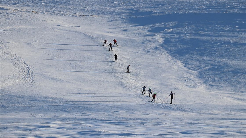 Ağrı'nın kayaklı koşu altyapı sporcuları Eleşkirt ilçesinde yarışlara hazırlanıyor