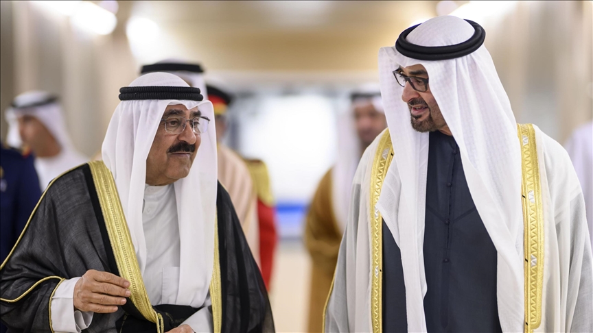 رئيس الإمارات وأمير الكويت يبحثان تعزيز التعاون وقضايا إقليمية