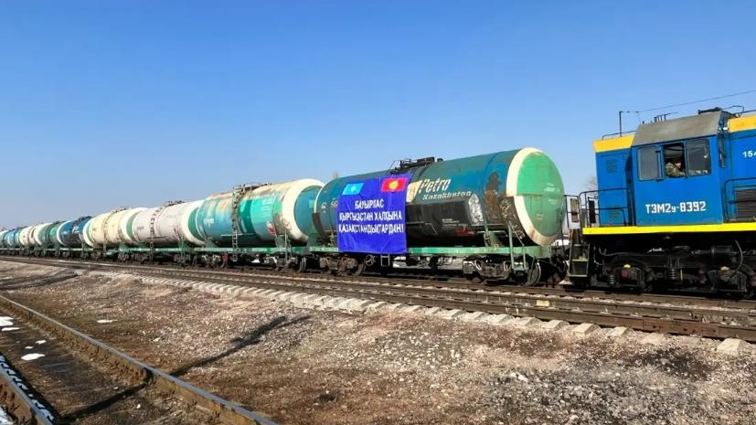 В Кыргызстан прибыла первая партия гумпомощи из Казахстана