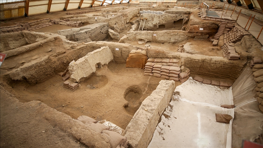 8,600-year-old bread found in Türkiye's ancient proto-city Catalhoyuk