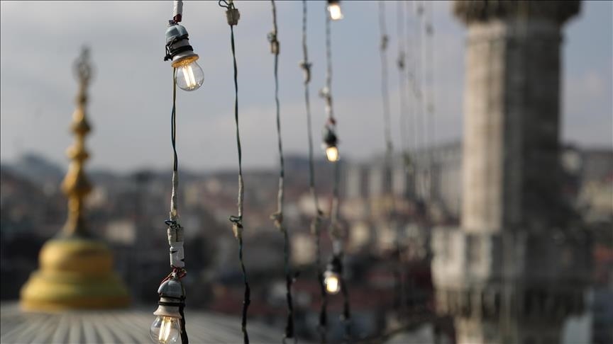 Allemagne: une rue de Francfort spécialement illuminée pour le Ramadan